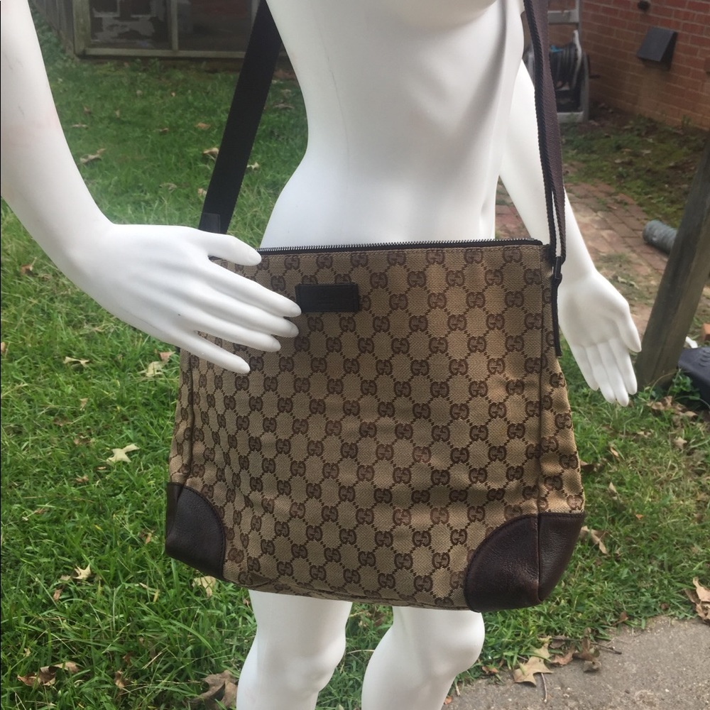 Authentic Gucci GG Monogram canvas Crossbody - Picture 2 of 8